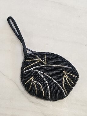 Vintage Another Y&S Original Hand-Beaded Black Leaf Coin Purse Wristlet
